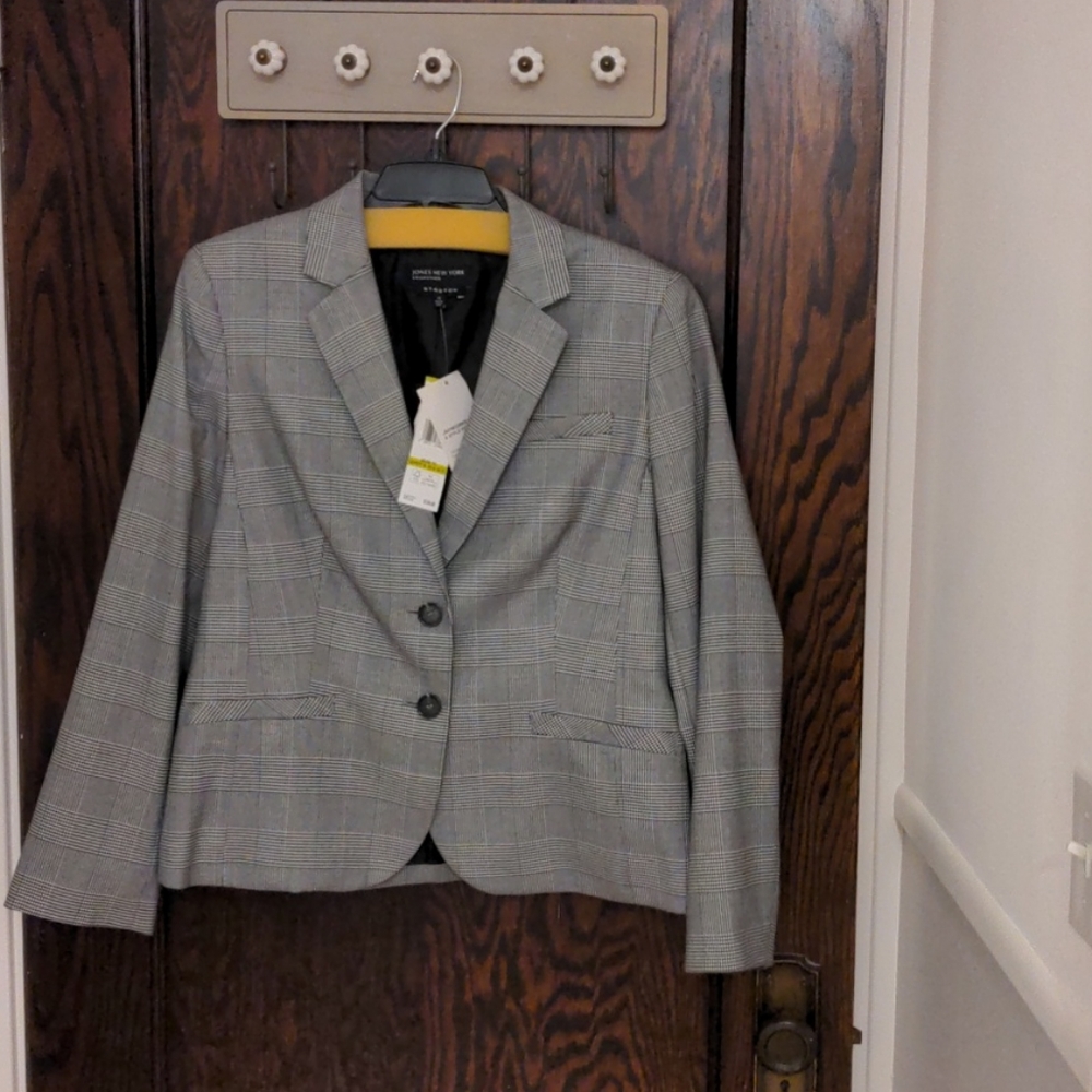 Jones New York black/white plaid stretch blazer